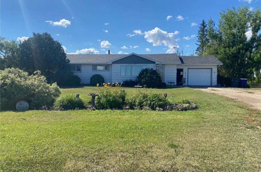 802 Hall STREET, Loreburn Rm No. 254, Saskatchewan S0H 2S0, 4 Bedrooms Bedrooms, 13 Rooms Rooms,2 BathroomsBathrooms,Acreage,For Sale,Hall,SK963886