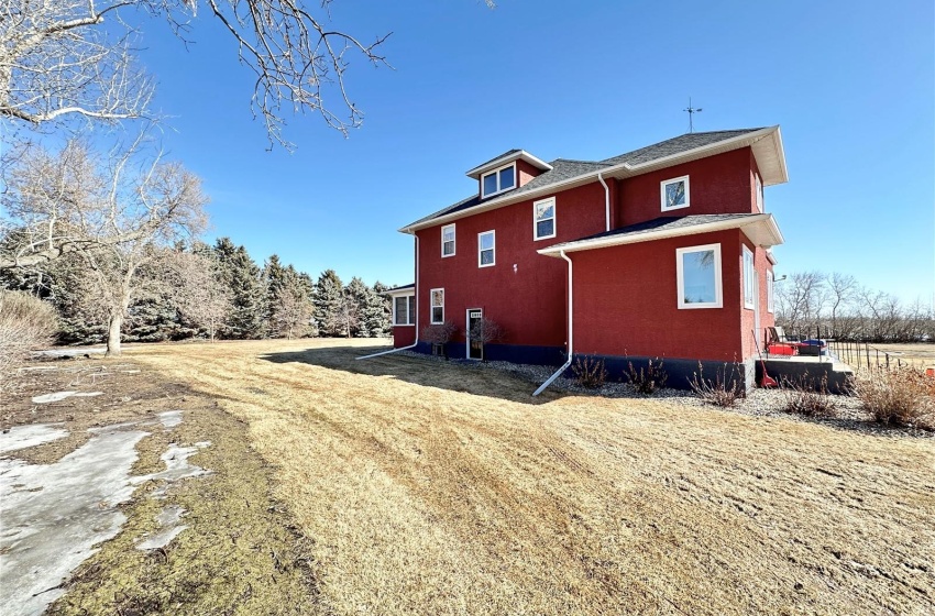 Rural Address, Weyburn Rm No. 67, Saskatchewan S4H 3N8, 4 Bedrooms Bedrooms, 19 Rooms Rooms,2 BathroomsBathrooms,Acreage,For Sale,Weyburn Acreage,Rural Address,SK965099