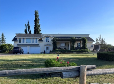 Rural Address, Swift Current Rm No. 137, Saskatchewan S9H 4V1, 4 Bedrooms Bedrooms, 18 Rooms Rooms,3 BathroomsBathrooms,Acreage,For Sale,Davidson Acreage,Rural Address,SK963663