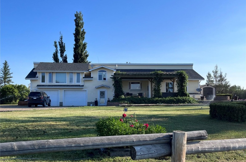 View of front facade with a front yard and a garage