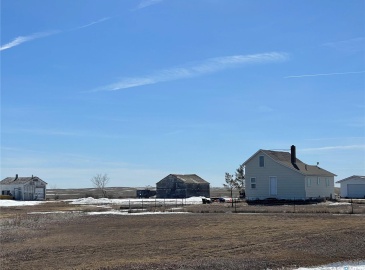 Rural Address, Kindersley Rm No. 290, Saskatchewan S0L 1S0, 4 Bedrooms Bedrooms, 9 Rooms Rooms,1 BathroomBathrooms,Acreage,For Sale,Sampson Acreage,Rural Address,SK965204