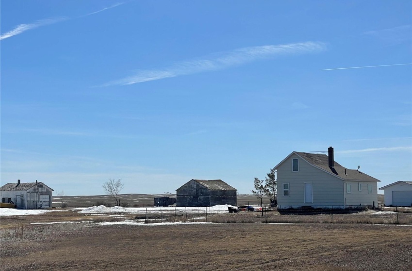 Rural Address, Kindersley Rm No. 290, Saskatchewan S0L 1S0, 4 Bedrooms Bedrooms, 9 Rooms Rooms,1 BathroomBathrooms,Acreage,For Sale,Sampson Acreage,Rural Address,SK965204