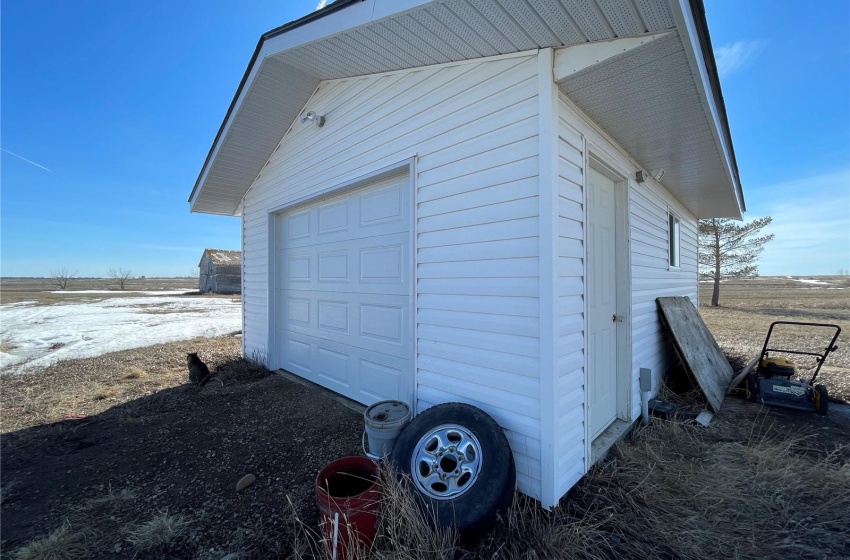 Rural Address, Kindersley Rm No. 290, Saskatchewan S0L 1S0, 4 Bedrooms Bedrooms, 9 Rooms Rooms,1 BathroomBathrooms,Acreage,For Sale,Sampson Acreage,Rural Address,SK965204