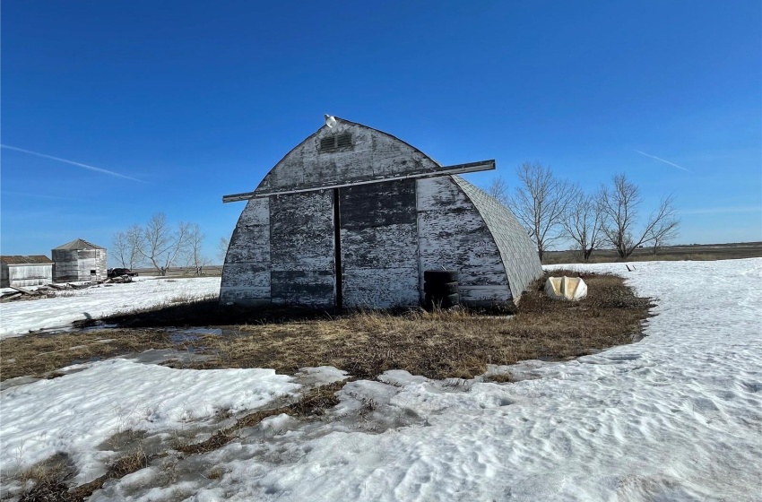 Rural Address, Kindersley Rm No. 290, Saskatchewan S0L 1S0, 4 Bedrooms Bedrooms, 9 Rooms Rooms,1 BathroomBathrooms,Acreage,For Sale,Sampson Acreage,Rural Address,SK965204