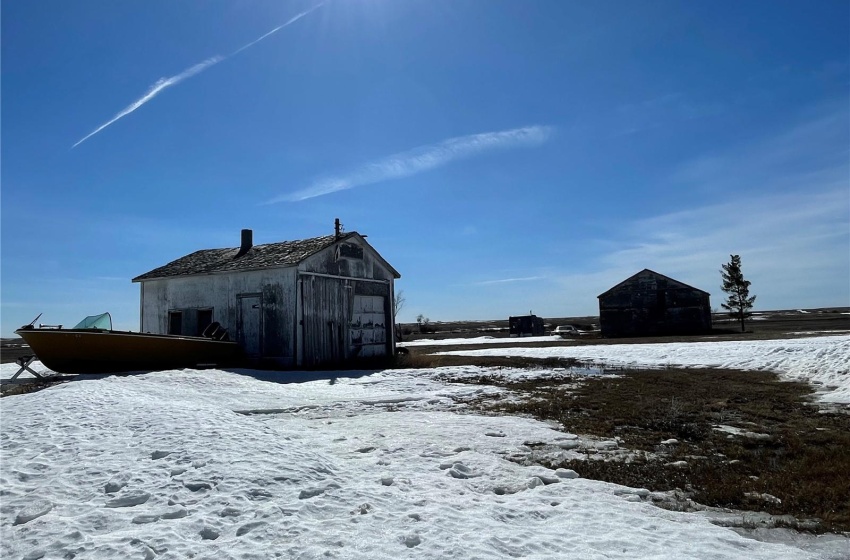 Rural Address, Kindersley Rm No. 290, Saskatchewan S0L 1S0, 4 Bedrooms Bedrooms, 9 Rooms Rooms,1 BathroomBathrooms,Acreage,For Sale,Sampson Acreage,Rural Address,SK965204