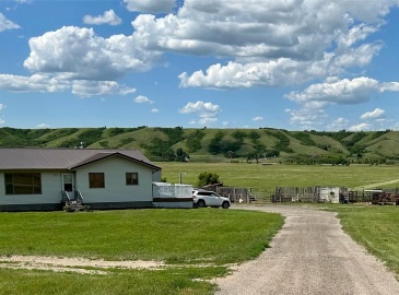 Rural Address, Lumsden Rm No. 189, Saskatchewan S0G 0W0, 3 Bedrooms Bedrooms, 11 Rooms Rooms,2 BathroomsBathrooms,Acreage,For Sale,Ludwig Acreage,Rural Address,SK965302