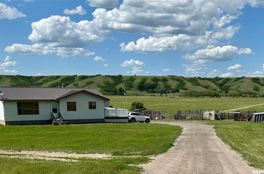 Rural Address, Lumsden Rm No. 189, Saskatchewan S0G 0W0, 3 Bedrooms Bedrooms, 11 Rooms Rooms,2 BathroomsBathrooms,Acreage,For Sale,Ludwig Acreage,Rural Address,SK965302