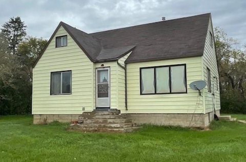 View of front of house with a front lawn