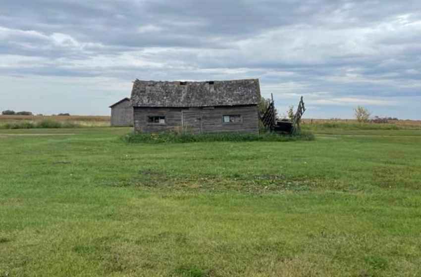 View of yard with a rural view