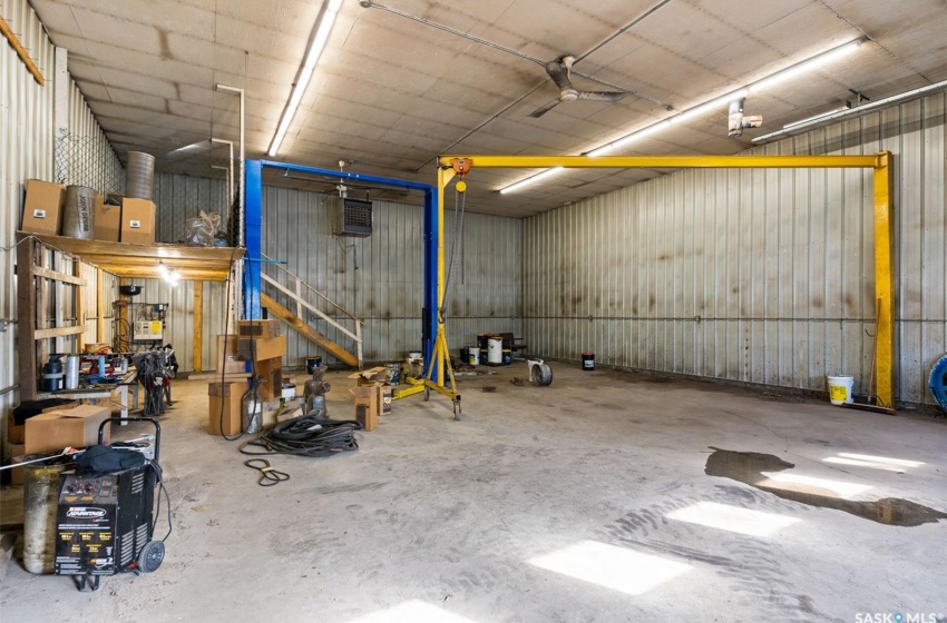 Garage with ceiling fan