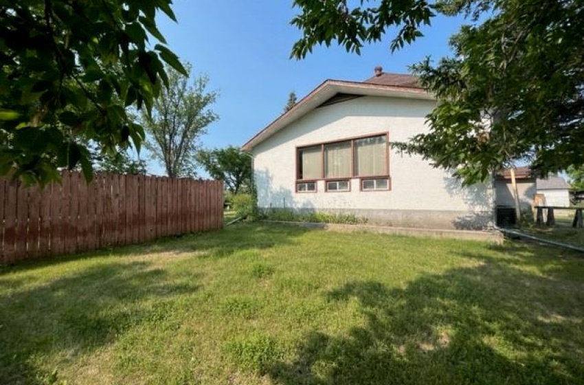 Rural Address, Esterhazy, Saskatchewan S0A 0X0, 3 Bedrooms Bedrooms, 17 Rooms Rooms,3 BathroomsBathrooms,Acreage,For Sale,Honey House Acreage,Rural Address,SK938456