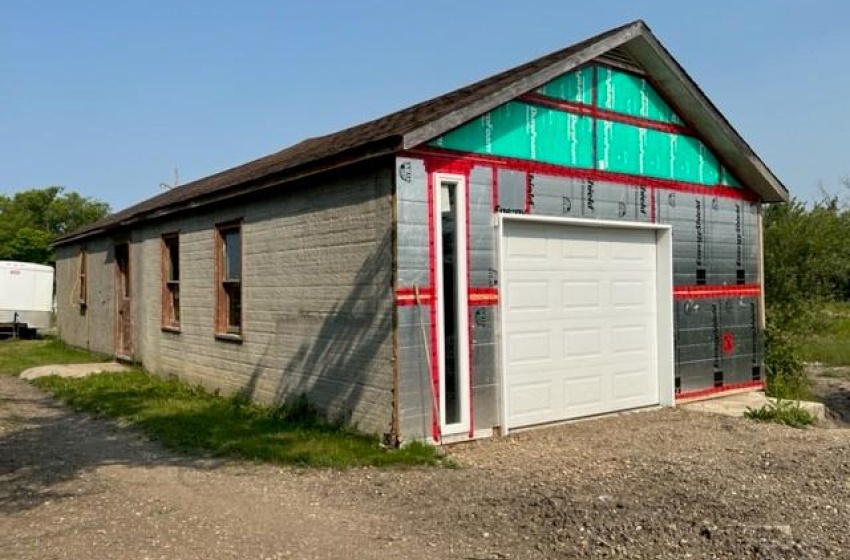 Rural Address, Esterhazy, Saskatchewan S0A 0X0, 3 Bedrooms Bedrooms, 17 Rooms Rooms,3 BathroomsBathrooms,Acreage,For Sale,Honey House Acreage,Rural Address,SK938456