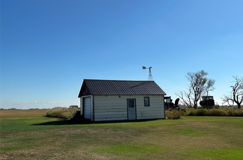 Rural Address, Golden West Rm No. 95, Saskatchewan S0G 0X0, 3 Bedrooms Bedrooms, 15 Rooms Rooms,3 BathroomsBathrooms,Acreage,For Sale,McKee Acreage,Rural Address,SK946403