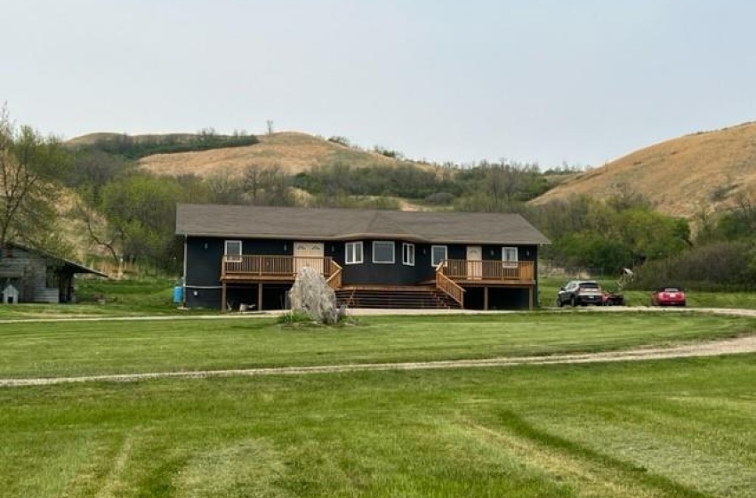 Rural Address, West End, Saskatchewan S0A 3Y0, 4 Bedrooms Bedrooms, 20 Rooms Rooms,2 BathroomsBathrooms,Acreage,For Sale,Kuzub Acreage,Rural Address,SK958450