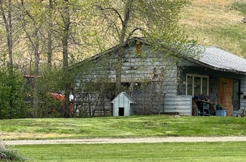 Rural Address, West End, Saskatchewan S0A 3Y0, 4 Bedrooms Bedrooms, 20 Rooms Rooms,2 BathroomsBathrooms,Acreage,For Sale,Kuzub Acreage,Rural Address,SK958450