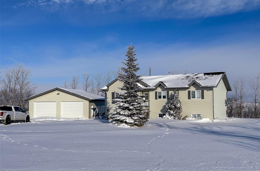 Rural Address, Chaplin Rm No. 164, Saskatchewan S0H 0V0, 6 Bedrooms Bedrooms, 15 Rooms Rooms,4 BathroomsBathrooms,Acreage,For Sale,Chaplin Acreage with 3 quarters Lease Land,Rural Address,SK988992