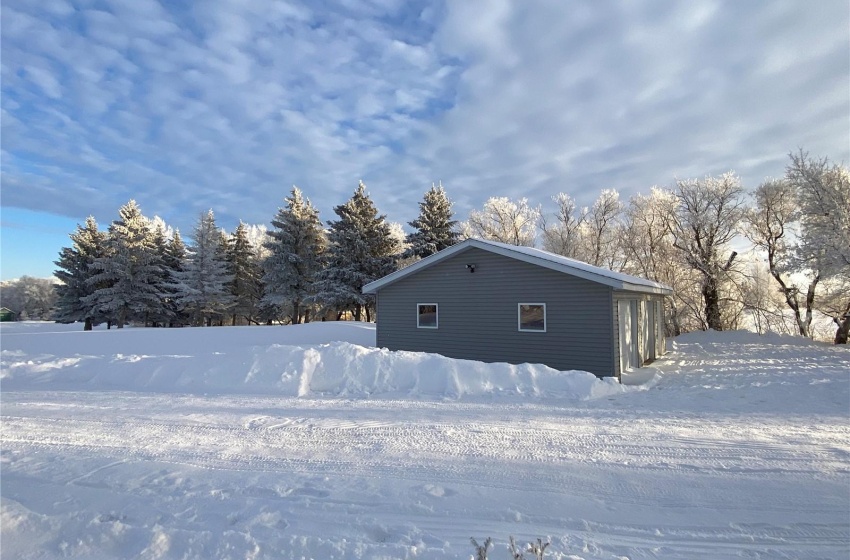 313 Elizabeth STREET, Stockholm, Saskatchewan S0A 3Y0, 3 Bedrooms Bedrooms, 10 Rooms Rooms,2 BathroomsBathrooms,Acreage,For Sale,Elizabeth,SK989062