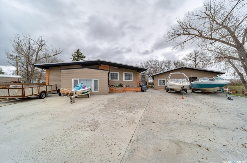 Rural Address, Chaplin, Saskatchewan S0H 0V0, 4 Bedrooms Bedrooms, 18 Rooms Rooms,2 BathroomsBathrooms,Acreage,For Sale,Deering Acreage,Rural Address,SK969153