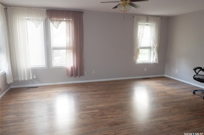 Unfurnished room with hardwood / wood-style floors and ceiling fan