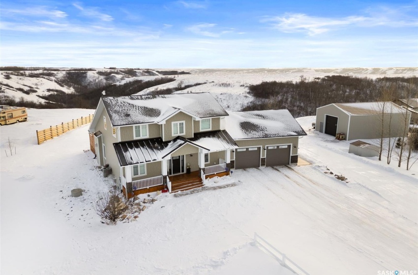 13 Hood ROAD, Longlaketon Rm No. 219, Saskatchewan S0G 0W0, 4 Bedrooms Bedrooms, 13 Rooms Rooms,3 BathroomsBathrooms,Acreage,For Sale,Hood,SK990967