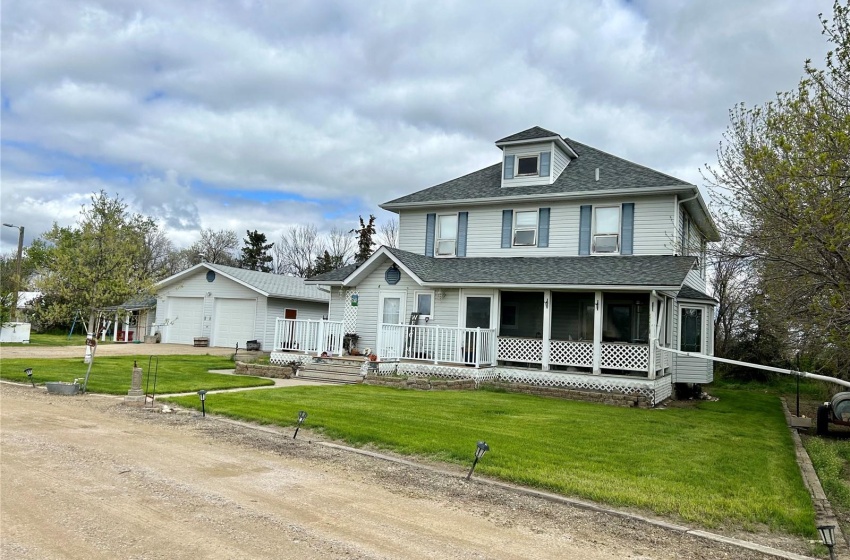 Rural Address, Lawtonia Rm No. 135, Saskatchewan S0H 2B0, 4 Bedrooms Bedrooms, 11 Rooms Rooms,2 BathroomsBathrooms,Acreage,For Sale,Hodgeville Acreage,Rural Address,SK969716