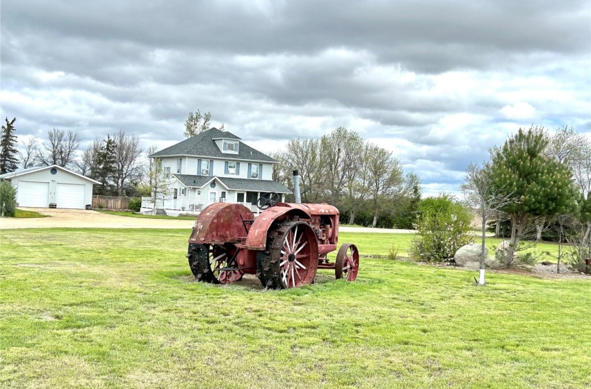 Rural Address, Lawtonia Rm No. 135, Saskatchewan S0H 2B0, 4 Bedrooms Bedrooms, 11 Rooms Rooms,2 BathroomsBathrooms,Acreage,For Sale,Hodgeville Acreage,Rural Address,SK969716