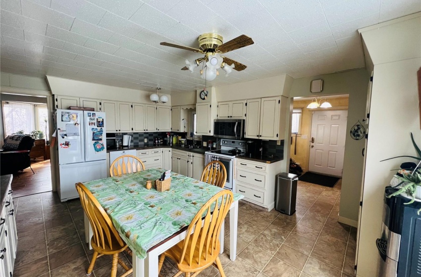 Rural Address, Lawtonia Rm No. 135, Saskatchewan S0H 2B0, 4 Bedrooms Bedrooms, 11 Rooms Rooms,2 BathroomsBathrooms,Acreage,For Sale,Hodgeville Acreage,Rural Address,SK969716