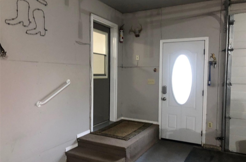 Foyer entrance with concrete flooring