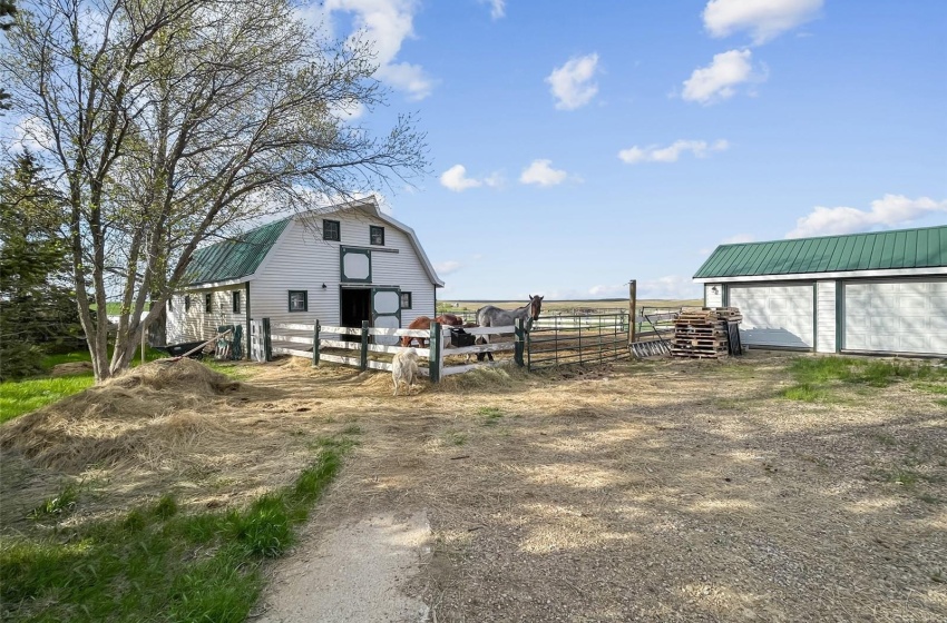 Rural Address, Swift Current Rm No. 137, Saskatchewan S9H 0A0, 5 Bedrooms Bedrooms, 16 Rooms Rooms,4 BathroomsBathrooms,Acreage,For Sale,Bregenser Acreage,Rural Address,SK970129