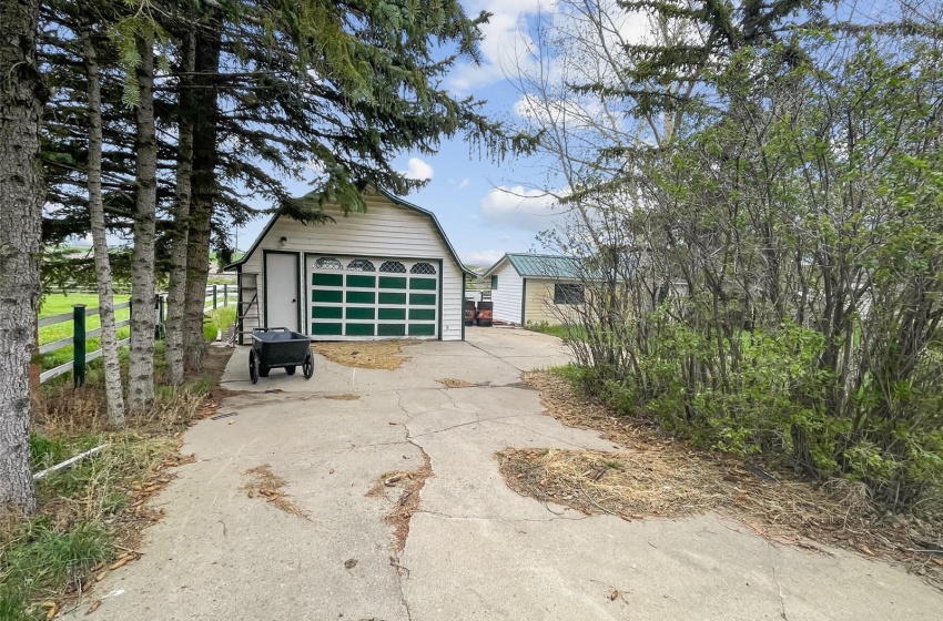 Rural Address, Swift Current Rm No. 137, Saskatchewan S9H 0A0, 5 Bedrooms Bedrooms, 16 Rooms Rooms,4 BathroomsBathrooms,Acreage,For Sale,Bregenser Acreage,Rural Address,SK970129