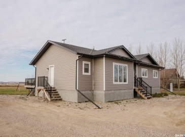 555 Elevator ROAD, Wakaw, Saskatchewan S0K 4P0, 5 Bedrooms Bedrooms, 16 Rooms Rooms,4 BathroomsBathrooms,Acreage,For Sale,Rahier Acreage,Elevator,SK991112