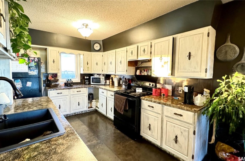 Rural Address, Loreburn Rm No. 254, Saskatchewan S0H 3Z0, 6 Bedrooms Bedrooms, 19 Rooms Rooms,3 BathroomsBathrooms,Acreage,For Sale,Lemcke Acreage,Rural Address,SK992260