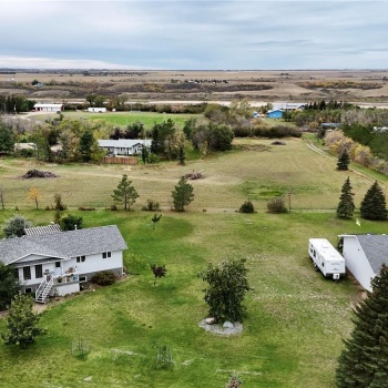 800 McKenzie STREET, Outlook, Saskatchewan S0L 2N0, 5 Bedrooms Bedrooms, 17 Rooms Rooms,3 BathroomsBathrooms,Acreage,For Sale,McKenzie,SK992269