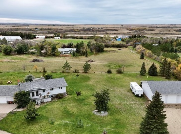 800 McKenzie STREET, Outlook, Saskatchewan S0L 2N0, 5 Bedrooms Bedrooms, 17 Rooms Rooms,3 BathroomsBathrooms,Acreage,For Sale,McKenzie,SK992269