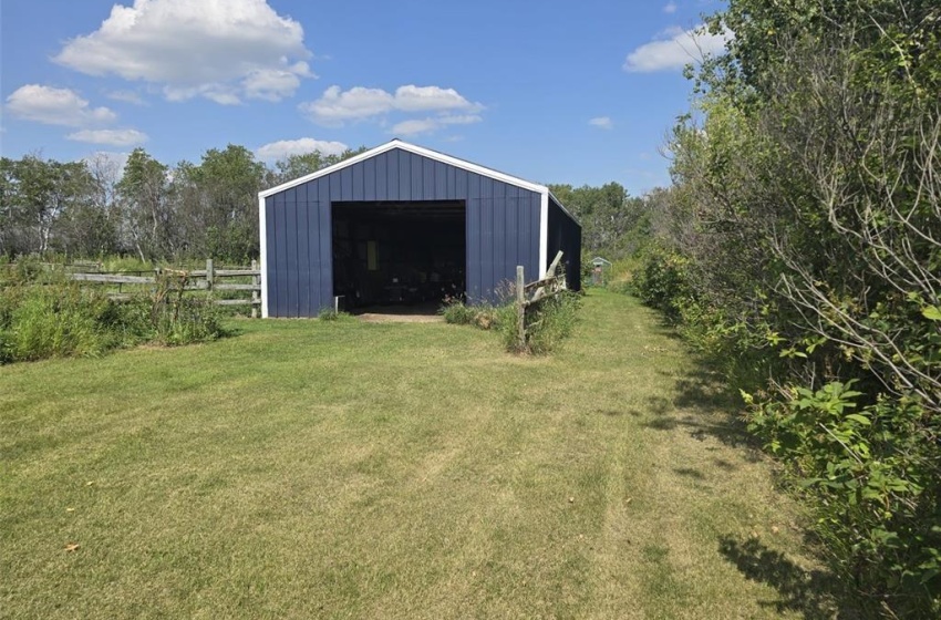 Rural Address, Elfros Rm No. 307, Saskatchewan S0A 4T0, 3 Bedrooms Bedrooms, 11 Rooms Rooms,1 BathroomBathrooms,Acreage,For Sale,Eskra Acreage,Rural Address,SK992546