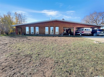 Rural Address, Swift Current Rm No. 137, Saskatchewan S9H 4M6, 4 Bedrooms Bedrooms, 14 Rooms Rooms,2 BathroomsBathrooms,Acreage,For Sale,Burkey Acreage,Rural Address,SK992553