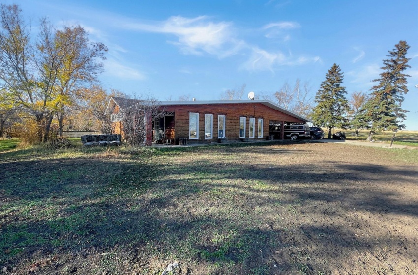 Rural Address, Swift Current Rm No. 137, Saskatchewan S9H 4M6, 4 Bedrooms Bedrooms, 14 Rooms Rooms,2 BathroomsBathrooms,Acreage,For Sale,Burkey Acreage,Rural Address,SK992553