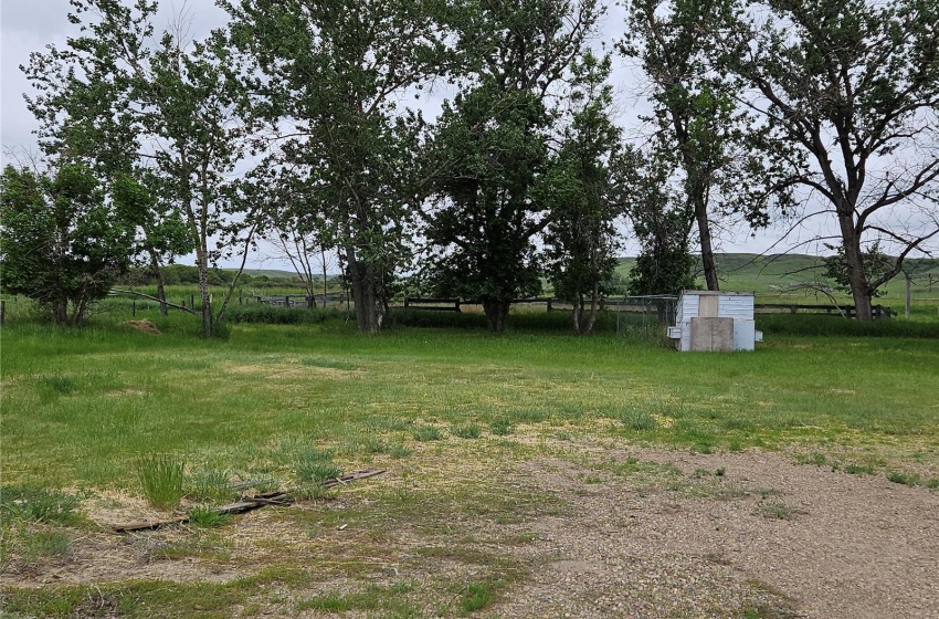 #13 Highway ACRES, Eastend, Saskatchewan S0N 0T0, 5 Bedrooms Bedrooms, 15 Rooms Rooms,2 BathroomsBathrooms,Acreage,For Sale,Parcel A - Wills Acreage,Highway,SK971750