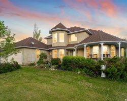 View of front of home featuring a yard