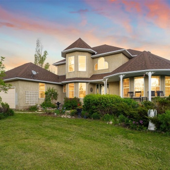 View of front of home featuring a yard