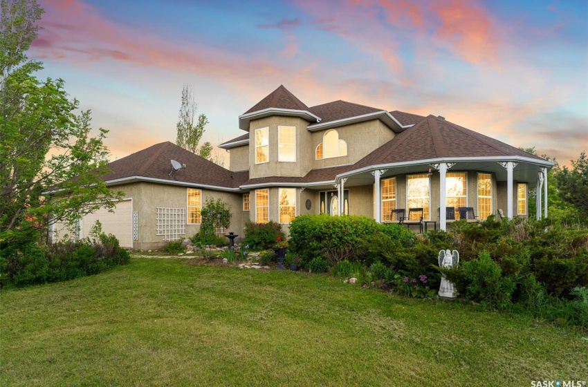 View of front of home featuring a yard