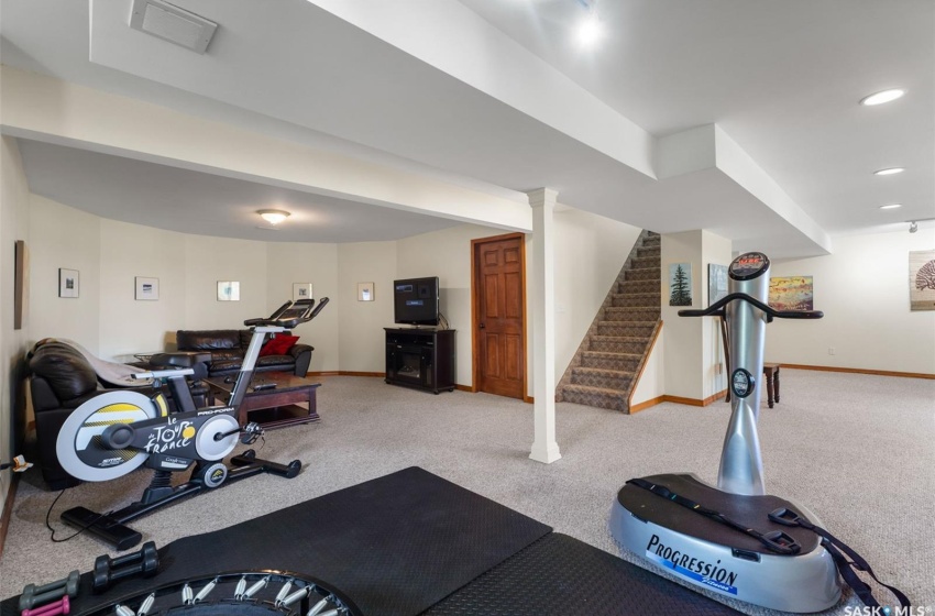 Exercise area with carpet and decorative columns