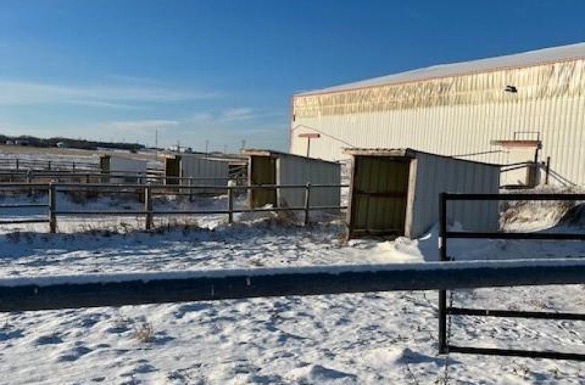 Rural Address, Grandora, Saskatchewan S0K 1V0, 6 Bedrooms Bedrooms, 15 Rooms Rooms,3 BathroomsBathrooms,Acreage,For Sale,Lazy T Stables,Rural Address,SK992960