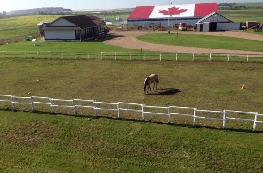 Rural Address, Grandora, Saskatchewan S0K 1V0, 6 Bedrooms Bedrooms, 15 Rooms Rooms,3 BathroomsBathrooms,Acreage,For Sale,Lazy T Stables,Rural Address,SK992960