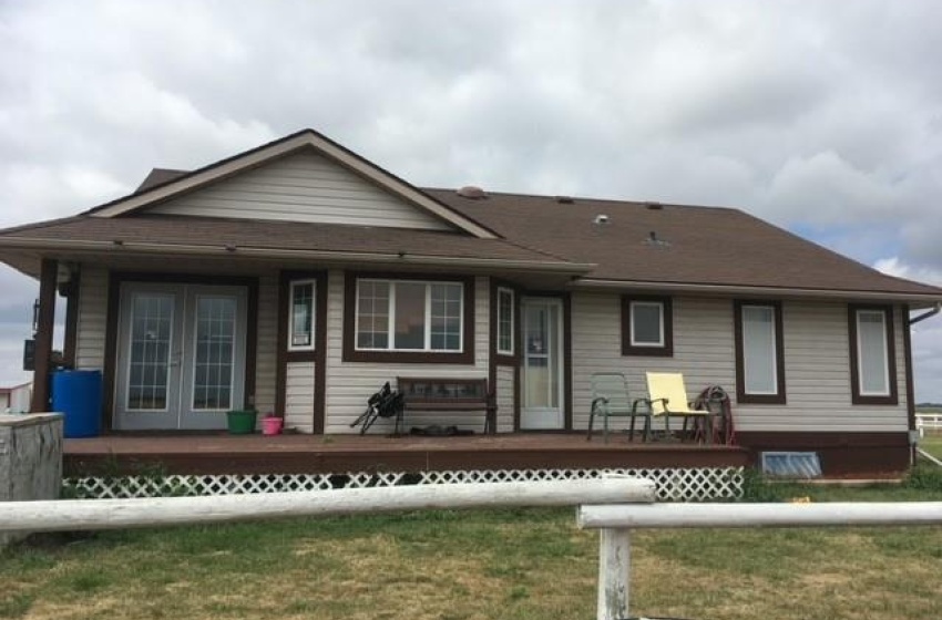 Rural Address, Grandora, Saskatchewan S0K 1V0, 6 Bedrooms Bedrooms, 15 Rooms Rooms,3 BathroomsBathrooms,Acreage,For Sale,Lazy T Stables,Rural Address,SK992960