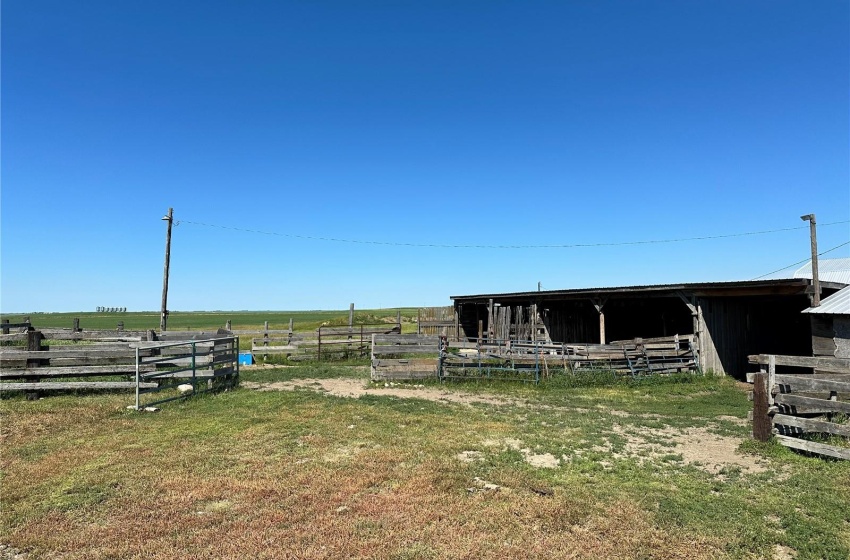 Rural Address, Excelsior Rm No. 166, Saskatchewan S9H 2P0, 4 Bedrooms Bedrooms, 11 Rooms Rooms,1 BathroomBathrooms,Acreage,For Sale,Beaver Flat Acreage,Rural Address,SK974828