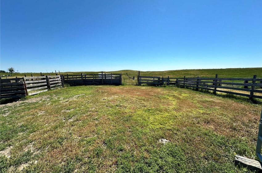 Rural Address, Excelsior Rm No. 166, Saskatchewan S9H 2P0, 4 Bedrooms Bedrooms, 11 Rooms Rooms,1 BathroomBathrooms,Acreage,For Sale,Beaver Flat Acreage,Rural Address,SK974828