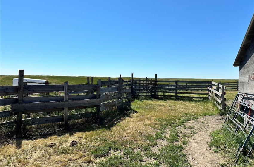 Rural Address, Excelsior Rm No. 166, Saskatchewan S9H 2P0, 4 Bedrooms Bedrooms, 11 Rooms Rooms,1 BathroomBathrooms,Acreage,For Sale,Beaver Flat Acreage,Rural Address,SK974828