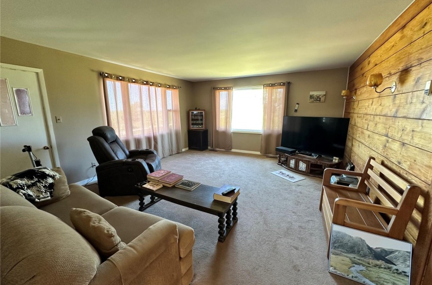 Rural Address, Excelsior Rm No. 166, Saskatchewan S9H 2P0, 4 Bedrooms Bedrooms, 11 Rooms Rooms,1 BathroomBathrooms,Acreage,For Sale,Beaver Flat Acreage,Rural Address,SK974828