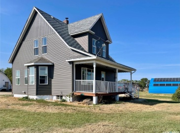 Rural Address, Lake Johnston Rm No. 102, Saskatchewan S0H 3G0, 4 Bedrooms Bedrooms, 11 Rooms Rooms,2 BathroomsBathrooms,Acreage,For Sale,Ludke Acreage,Rural Address,SK993200